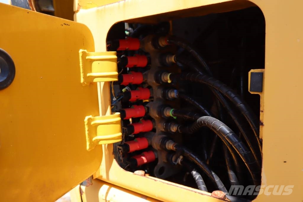 Komatsu PC138US-8 Bageri guseničari