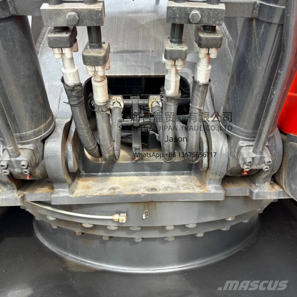 Doosan DX 300 Pásové rýpadlá