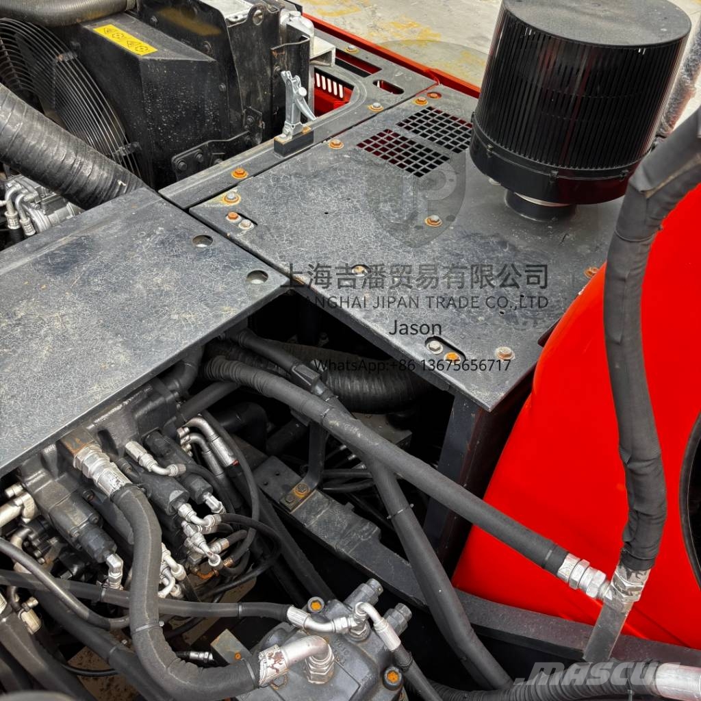 Doosan DX 300 Pásové rýpadlá