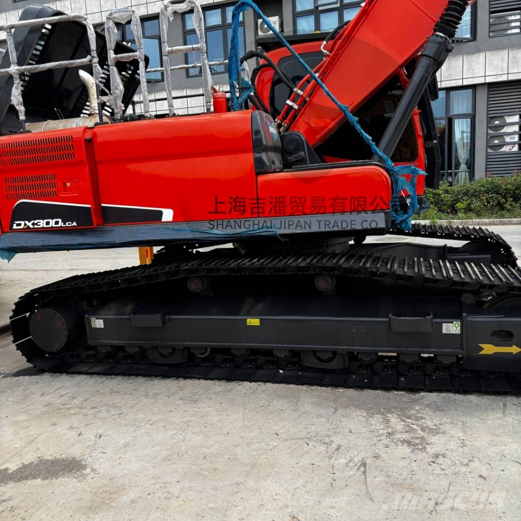 Doosan DX 300 Pásové rýpadlá