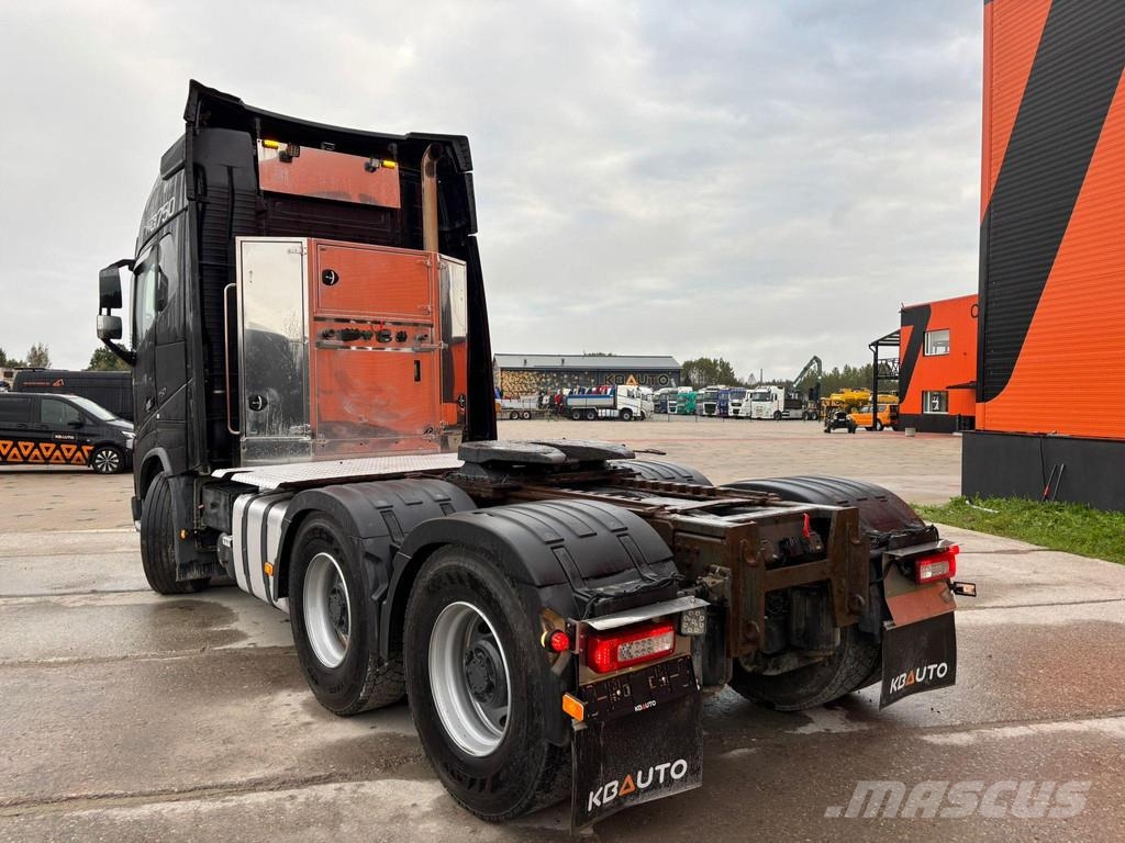 Volvo FH 16 750 6x4 GCW 90 ton / RETARDER Vetopöytäautot