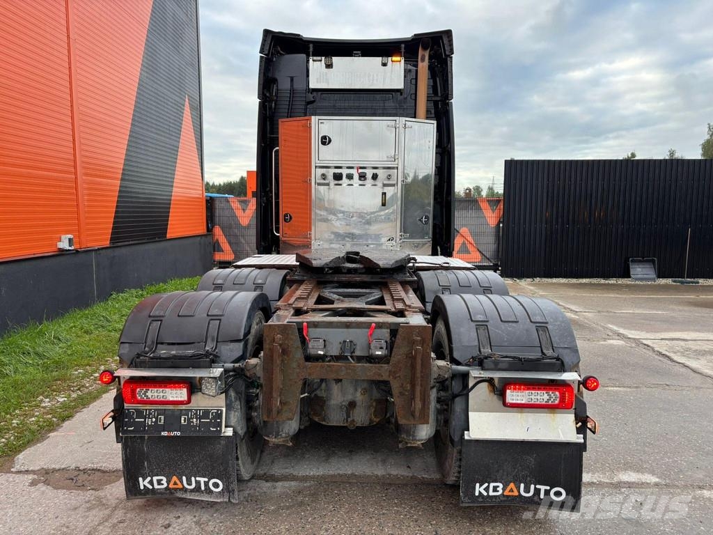Volvo FH 16 750 6x4 GCW 90 ton / RETARDER Vetopöytäautot