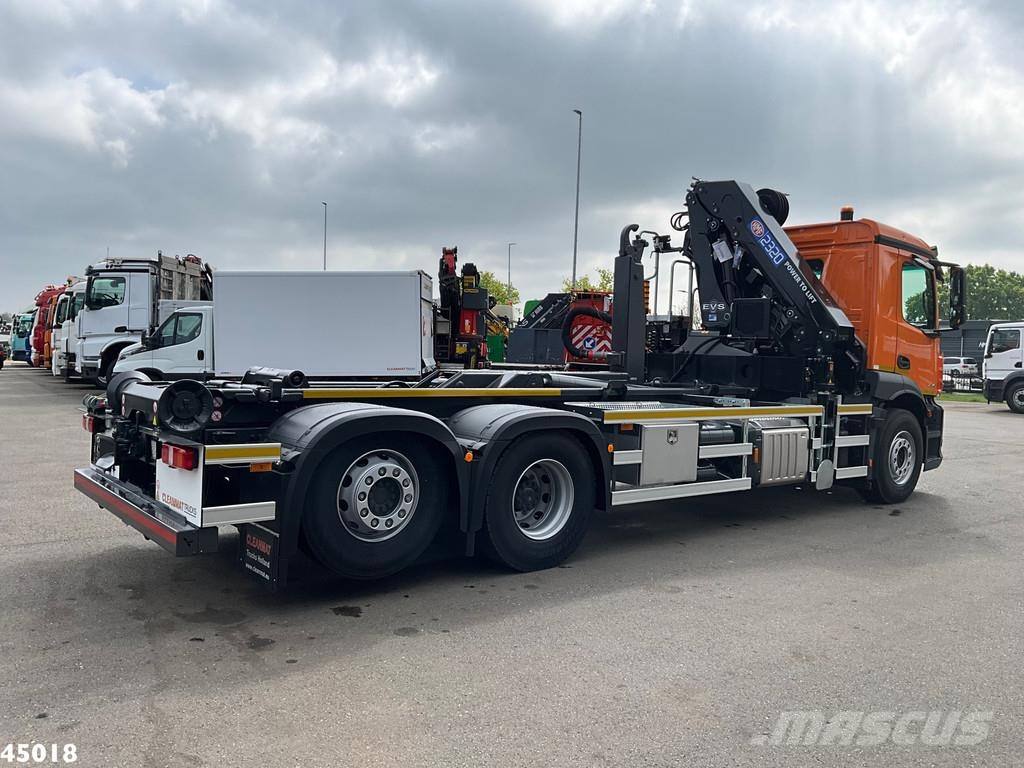 Mercedes-Benz Actros 2543 HMF 23 Tonmeter laadkraan Камиони с кран с кука