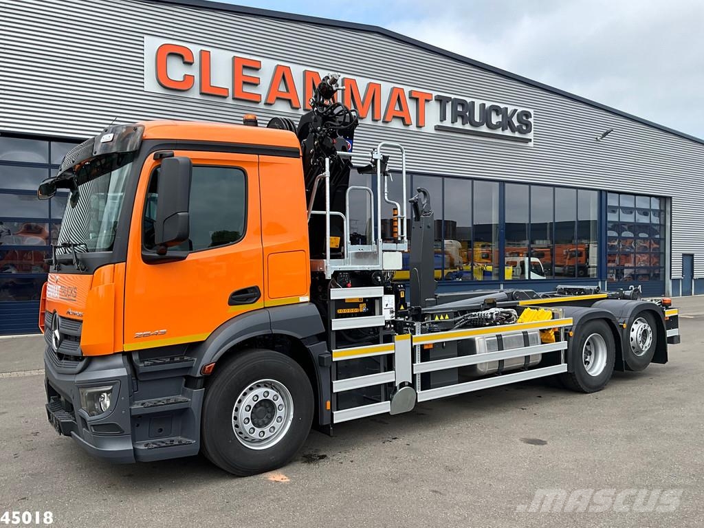 Mercedes-Benz Actros 2543 HMF 23 Tonmeter laadkraan Камиони с кран с кука