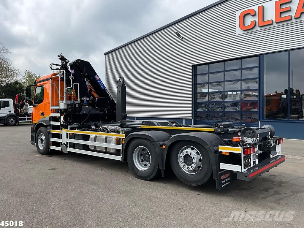 Mercedes-Benz Actros 2543 HMF 23 Tonmeter laadkraan Камиони с кран с кука