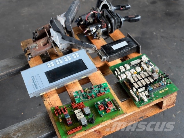 Liebherr R 942 USED CAB PARTS Кабіна
