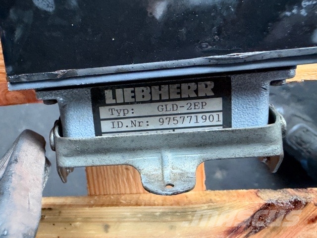 Liebherr R 942 USED CAB PARTS Кабіна