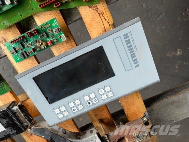 Liebherr R 942 USED CAB PARTS Кабіна