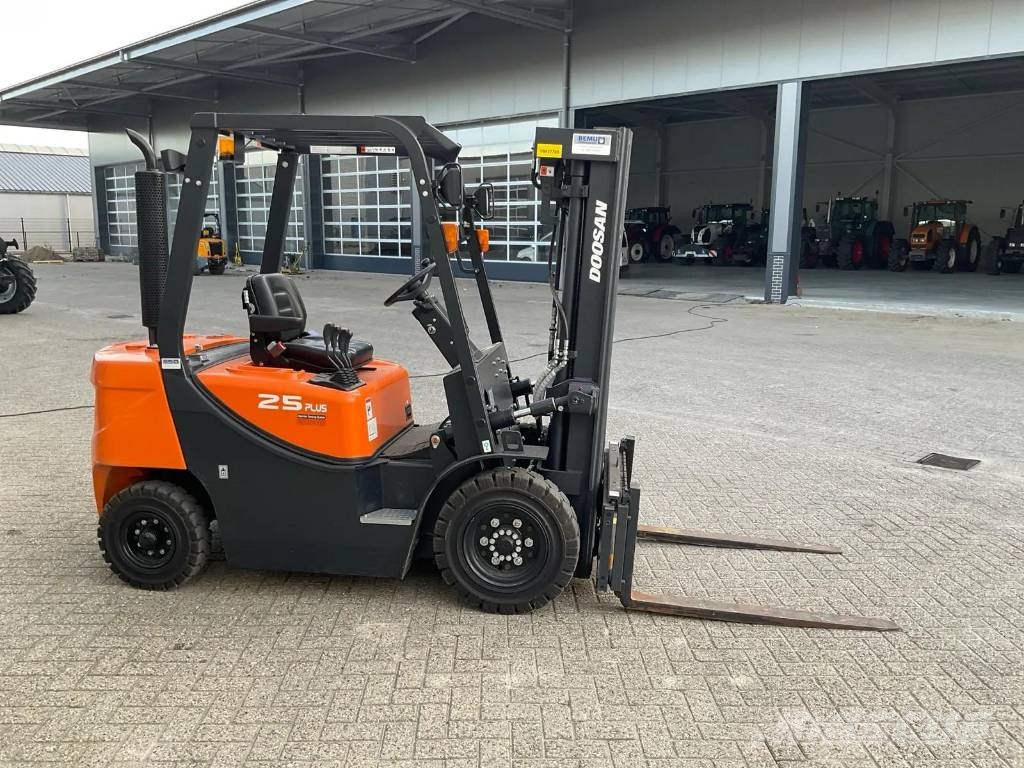 Doosan D25 GP Plus, 140 uur! Als nieuw! Dīzeļa autoiekrāvēji