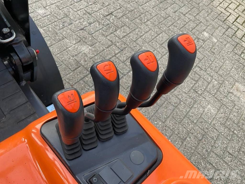 Doosan D25 GP Plus, 140 uur! Als nieuw! Dīzeļa autoiekrāvēji