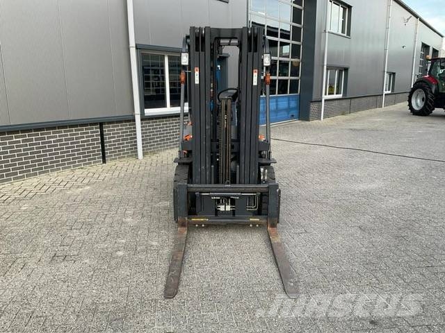 Doosan D25 GP Plus, 140 uur! Als nieuw! Dīzeļa autoiekrāvēji