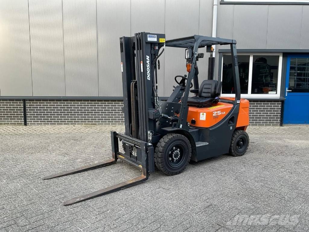 Doosan D25 GP Plus, 140 uur! Als nieuw! Dīzeļa autoiekrāvēji