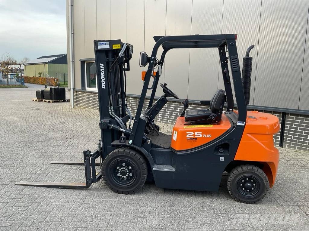 Doosan D25 GP Plus, 140 uur! Als nieuw! Dīzeļa autoiekrāvēji