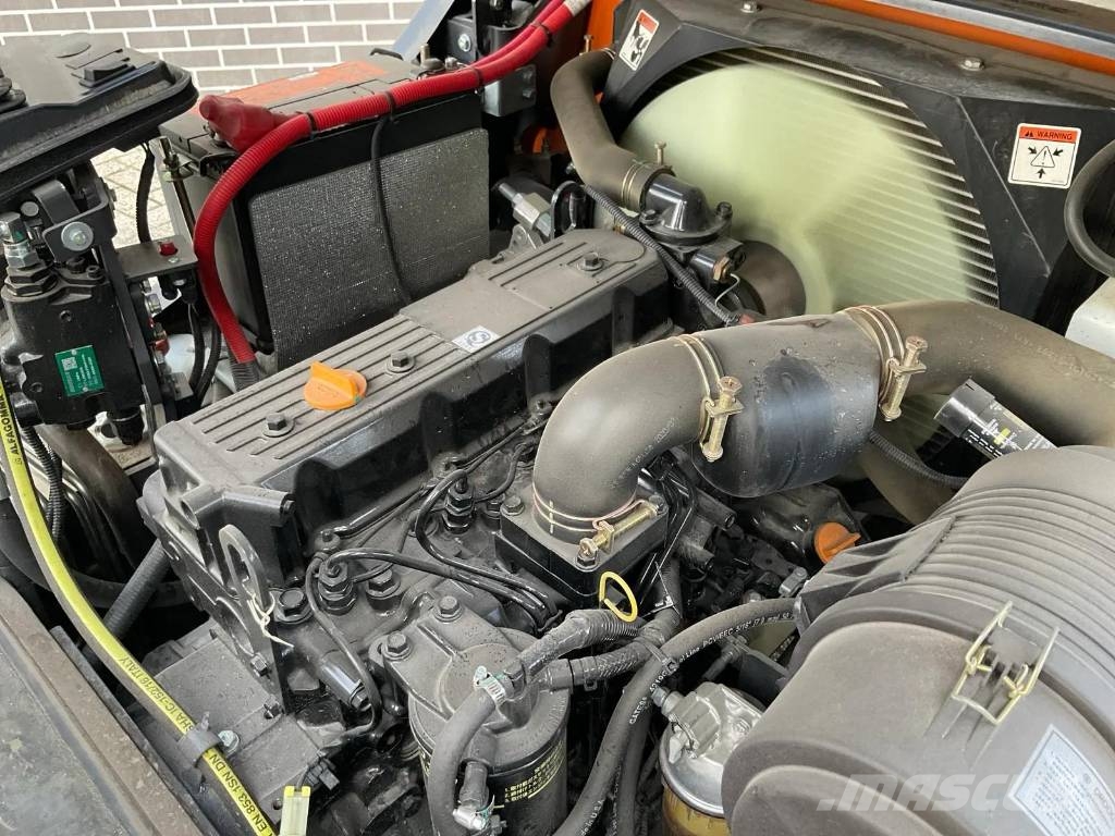 Doosan D25 GP Plus, 140 uur! Als nieuw! Dīzeļa autoiekrāvēji