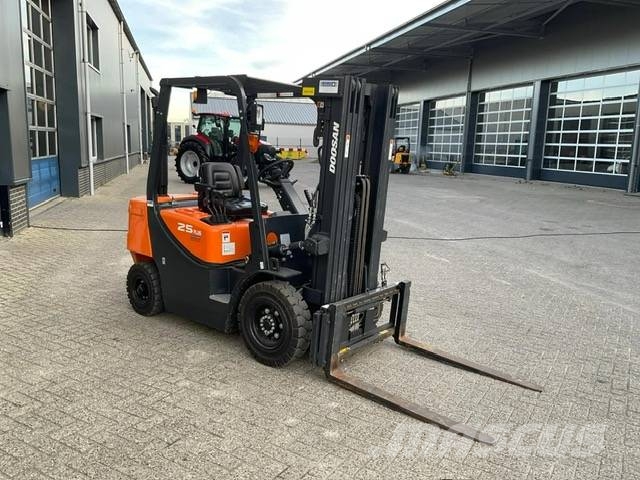 Doosan D25 GP Plus, 140 uur! Als nieuw! Dīzeļa autoiekrāvēji