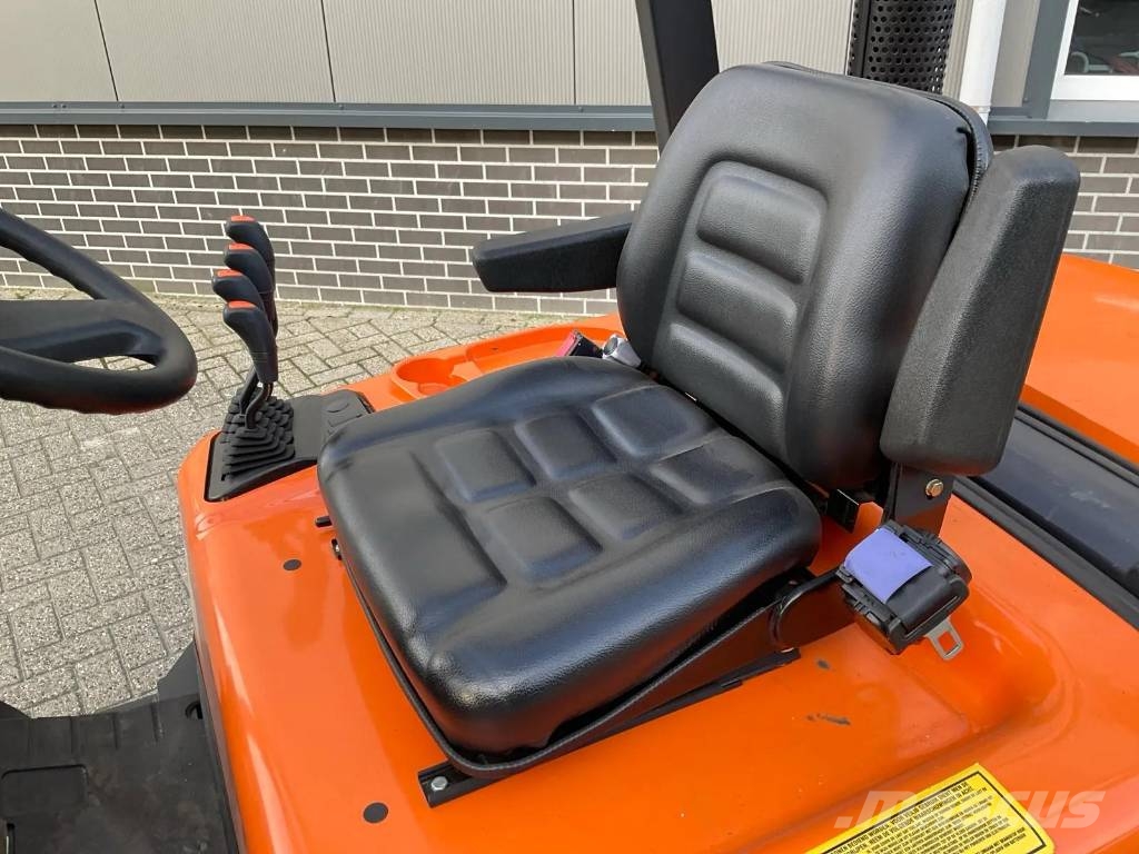 Doosan D25 GP Plus, 140 uur! Als nieuw! Dīzeļa autoiekrāvēji