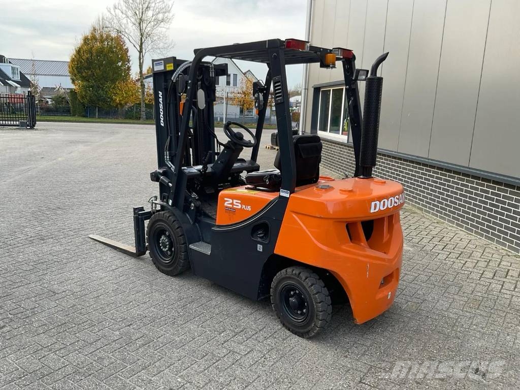 Doosan D25 GP Plus, 140 uur! Als nieuw! Dīzeļa autoiekrāvēji