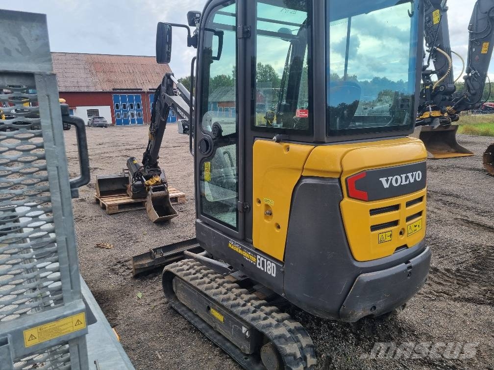 Volvo EC 18 D med släp Mini ekskavatori < 7 t