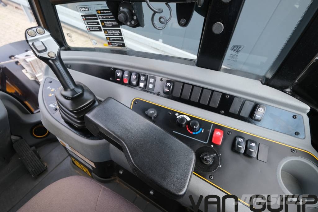 JCB 409 Iekrāvēji uz riteņiem
