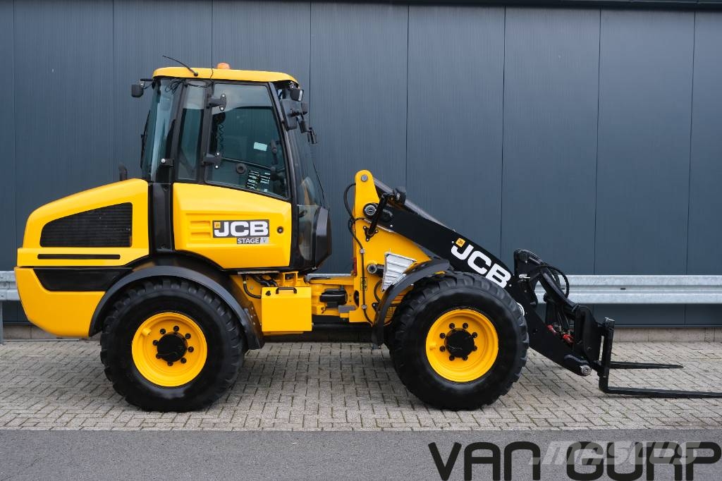 JCB 409 Iekrāvēji uz riteņiem