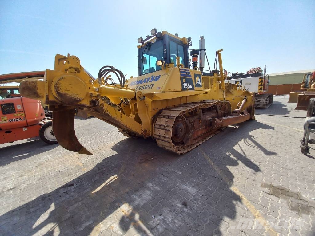 Komatsu D155A-6R (4pcs available for sale in Abu Dhabi) Dozere Beltegående