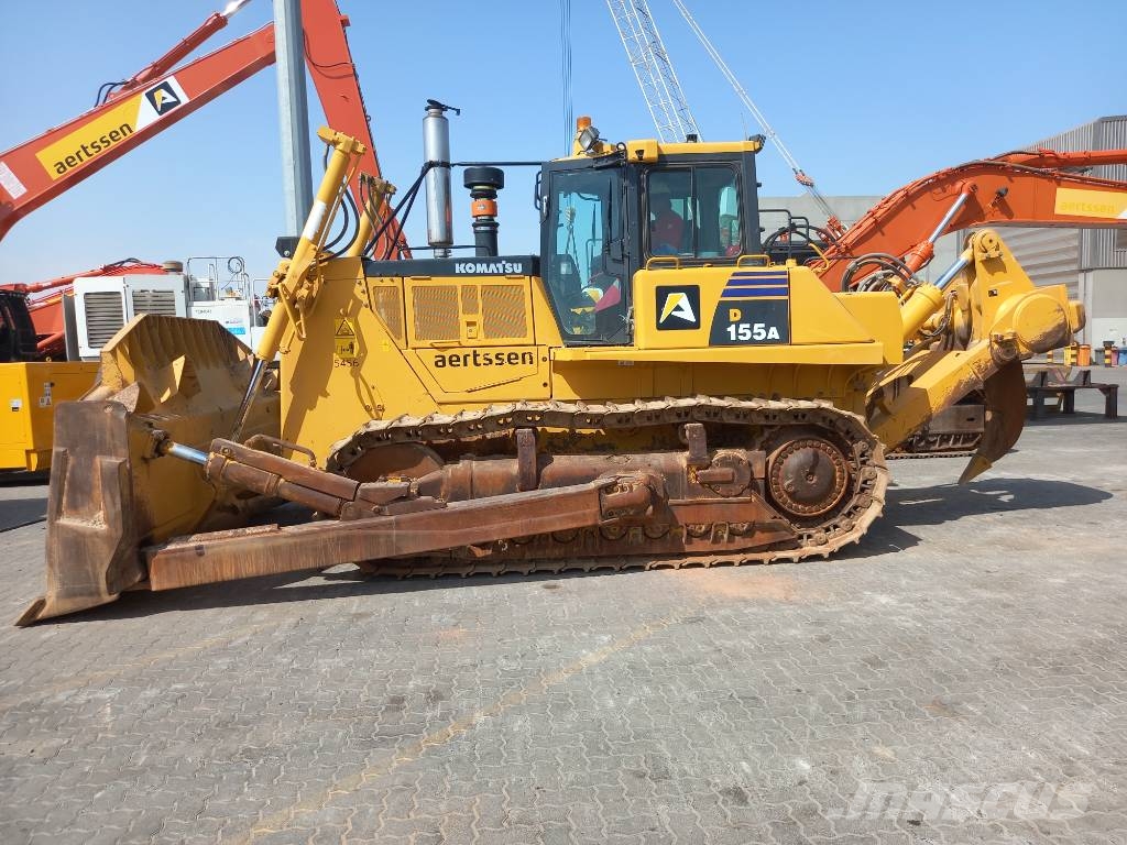 Komatsu D155A-6R (4pcs available for sale in Abu Dhabi) Dozere Beltegående