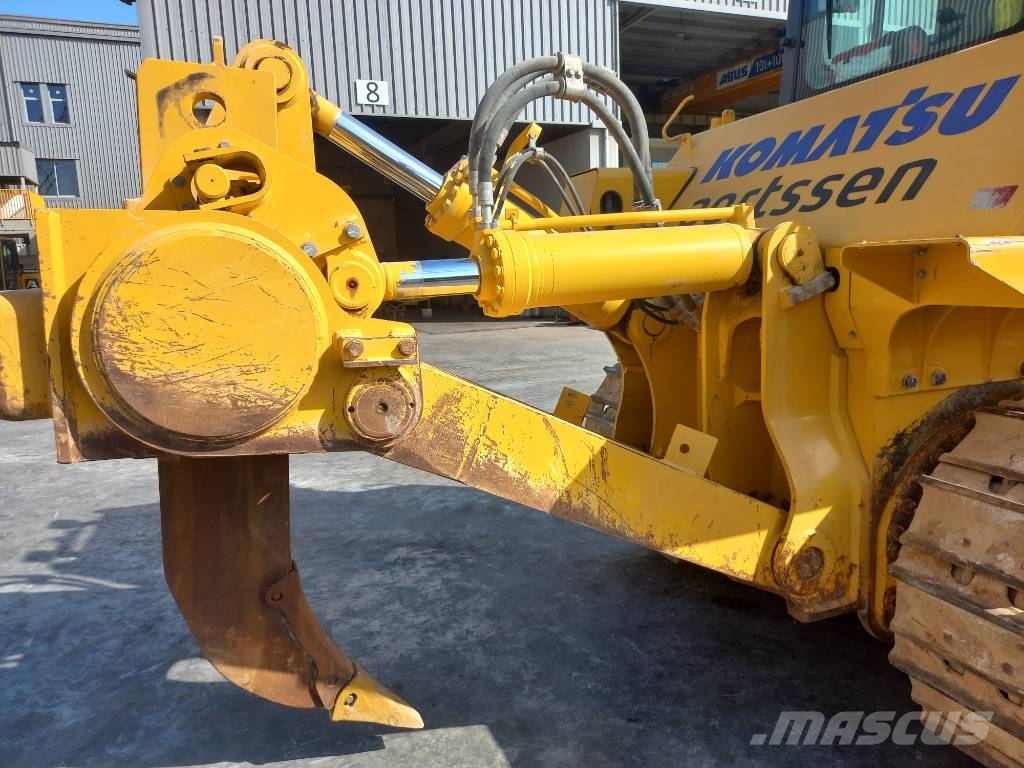 Komatsu D155A-6R (4pcs available for sale in Abu Dhabi) Dozere Beltegående
