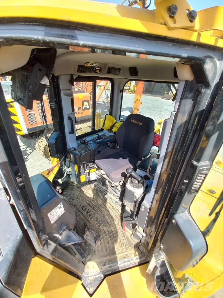 Komatsu D155A-6R (4pcs available for sale in Abu Dhabi) Dozere Beltegående