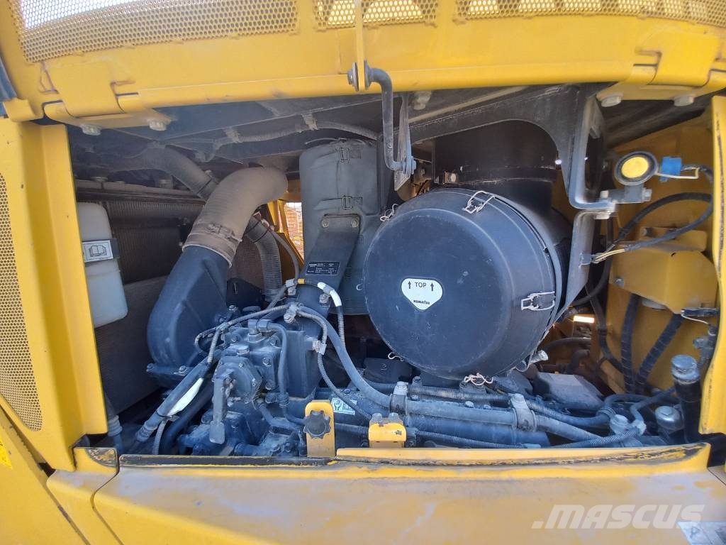 Komatsu D155A-6R (4pcs available for sale in Abu Dhabi) Dozere Beltegående