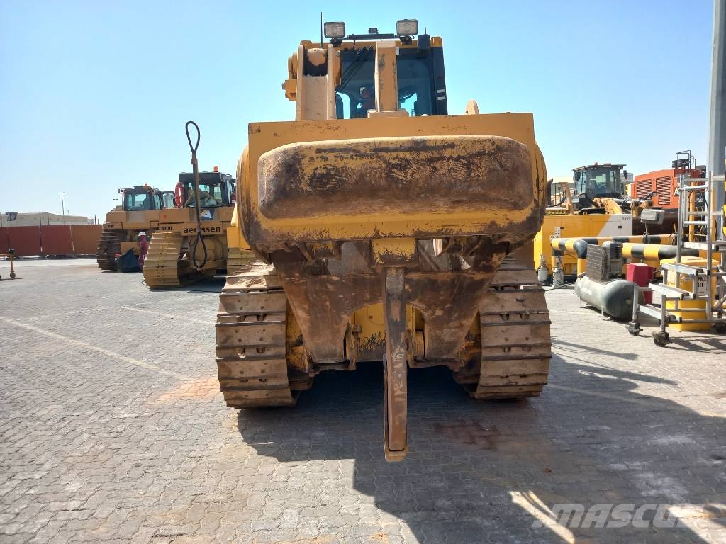 Komatsu D155A-6R (4pcs available for sale in Abu Dhabi) Dozere Beltegående