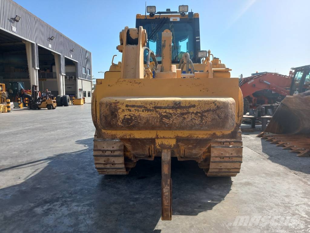 Komatsu D155A-6R (4pcs available for sale in Abu Dhabi) Dozere Beltegående