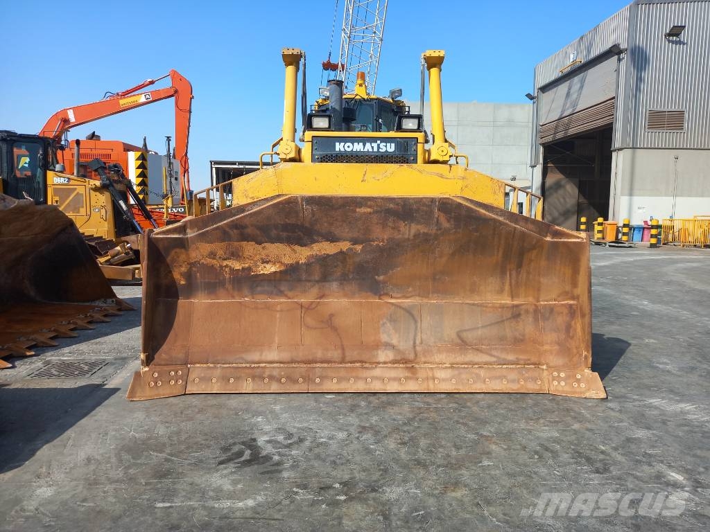 Komatsu D155A-6R (4pcs available for sale in Abu Dhabi) Dozere Beltegående