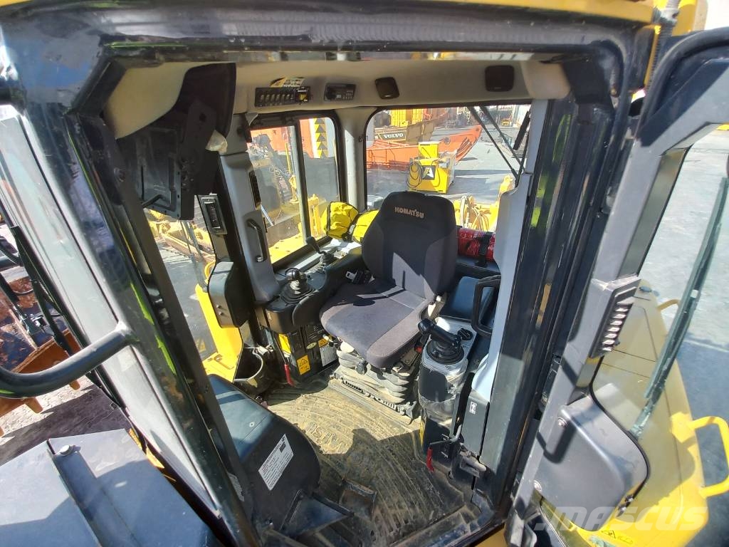 Komatsu D155A-6R (4pcs available for sale in Abu Dhabi) Dozere Beltegående