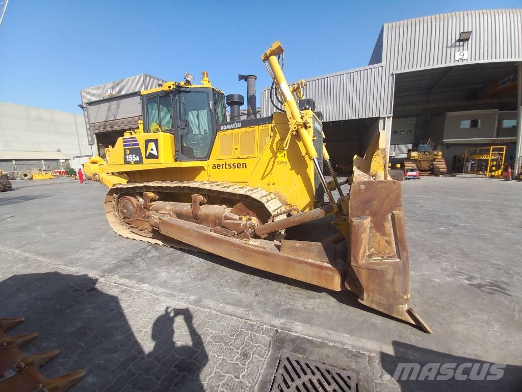 Komatsu D155A-6R (4pcs available for sale in Abu Dhabi) Dozere Beltegående