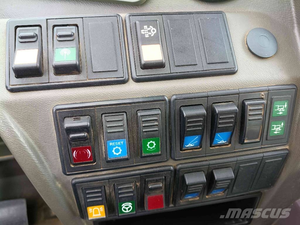 Manitou MRT 1840 Easy 伸縮臂操作車