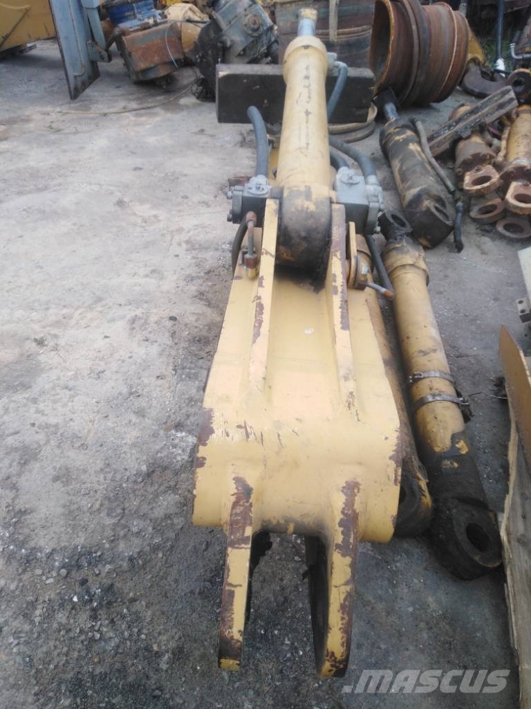 CAT M 318 Chassis and suspension