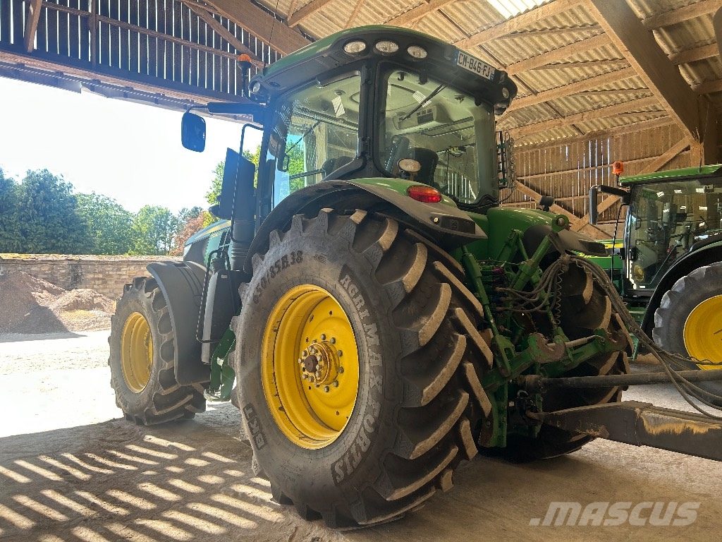 John Deere 7230 R Tractors