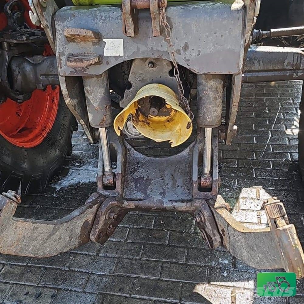 CLAAS Arion 420. Parts Tractors
