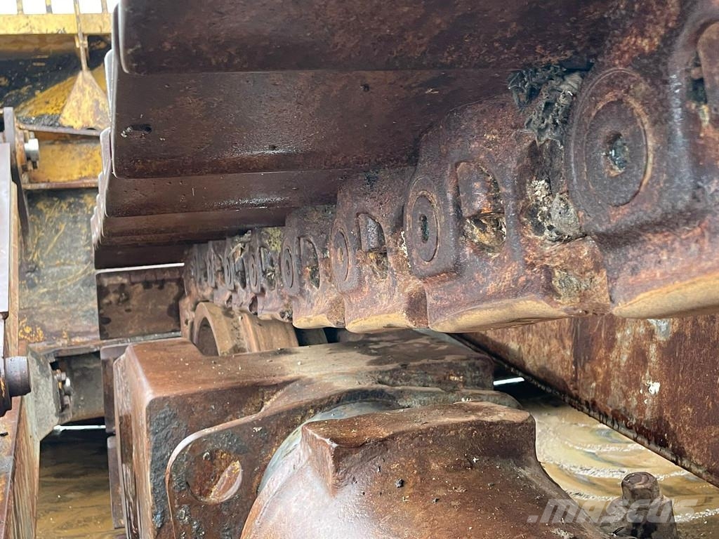 CAT D8N (D8R) Pásové dozéry
