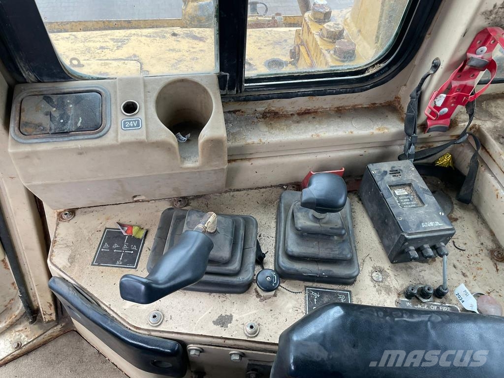 CAT D8N (D8R) Pásové dozéry