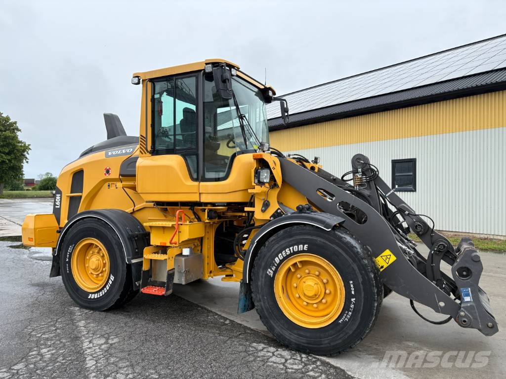 Volvo skärmar med kompletta hjul till L60H Tyres, wheels and rims
