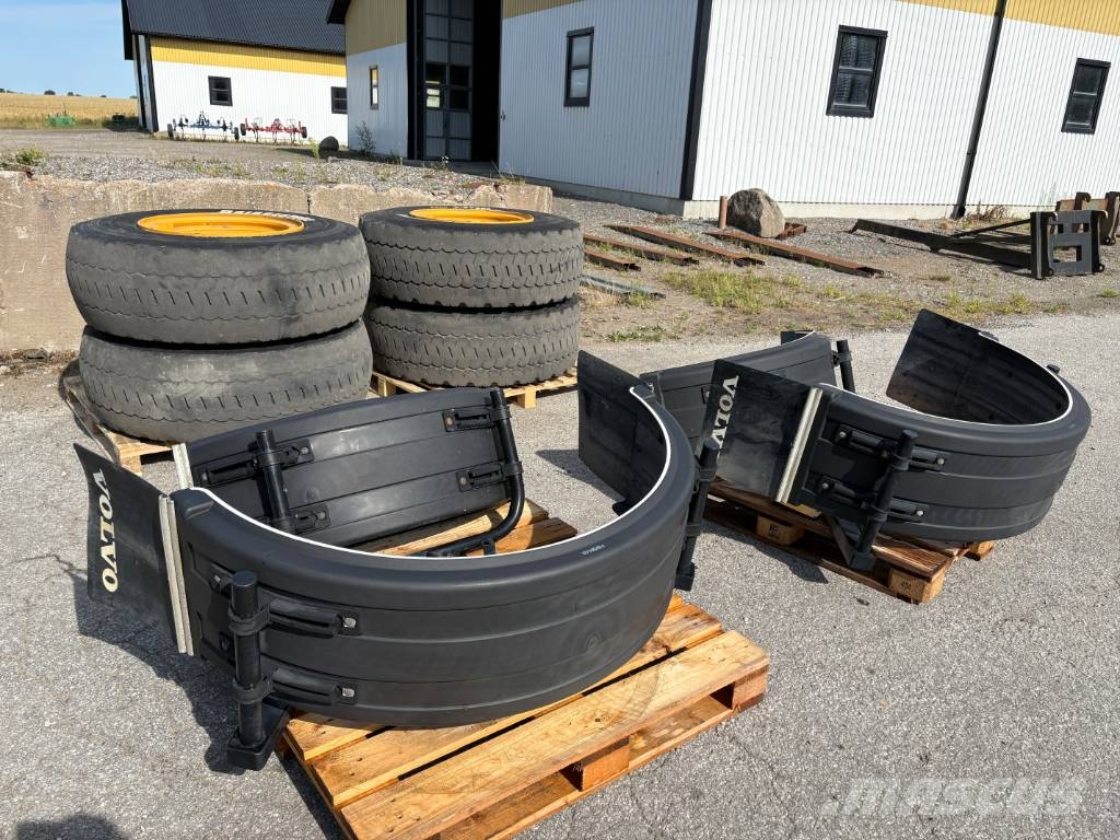 Volvo skärmar med kompletta hjul till L60H Tyres, wheels and rims