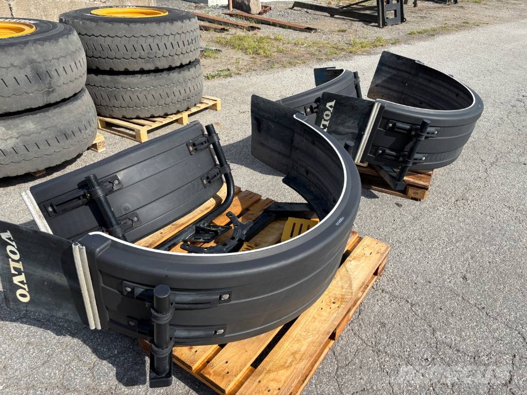 Volvo skärmar med kompletta hjul till L60H Tyres, wheels and rims