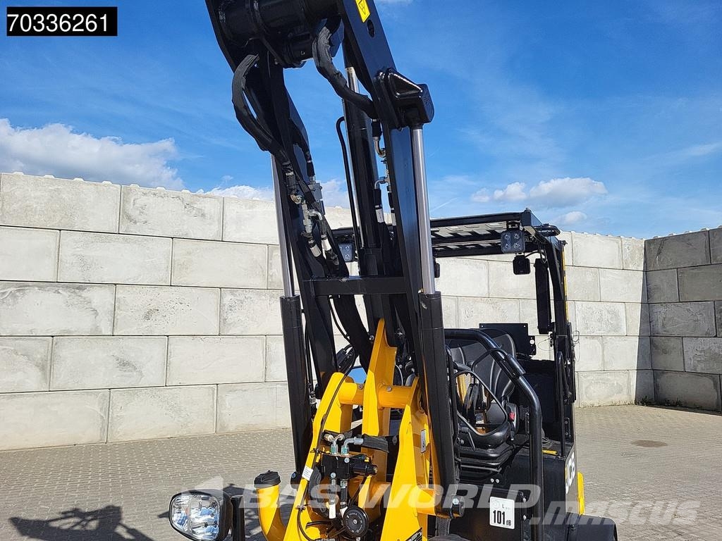 JCB 403 SP FACTORY WARRANTY - GIANT COUPLER - KUBOTA Utovarivači na kotačima