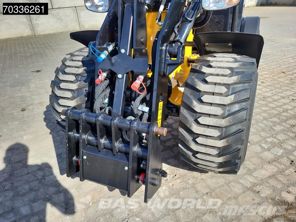 JCB 403 SP FACTORY WARRANTY - GIANT COUPLER - KUBOTA Utovarivači na kotačima