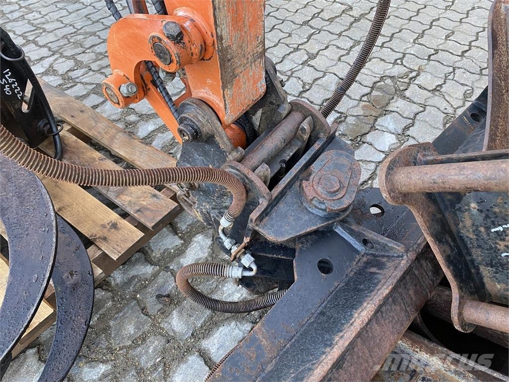 Hitachi ZX22U-2 Bageri točkaši