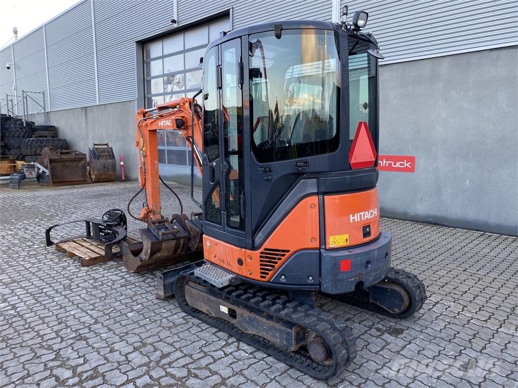 Hitachi ZX22U-2 Bageri točkaši