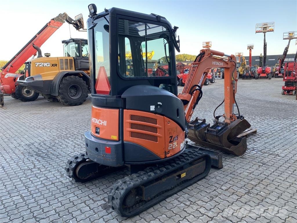 Hitachi ZX22U-2 Bageri točkaši