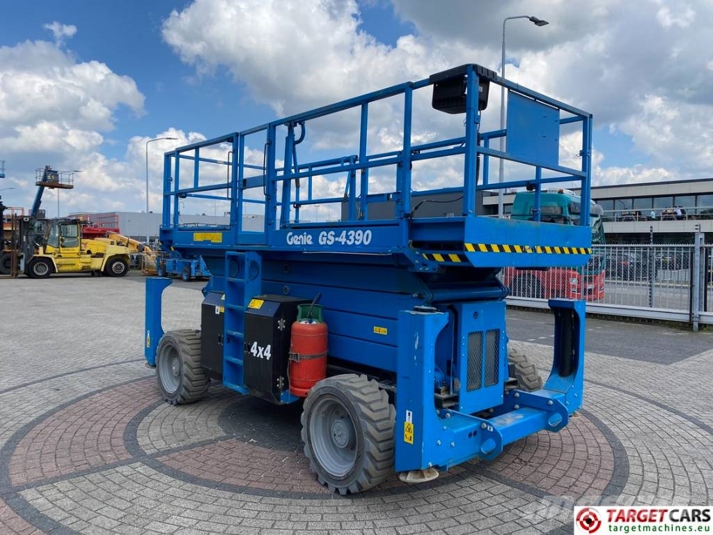 Genie GS-4390 RT LPG 4x4 Scissor Work Lift 1511cm Žirkliniai keltuvai