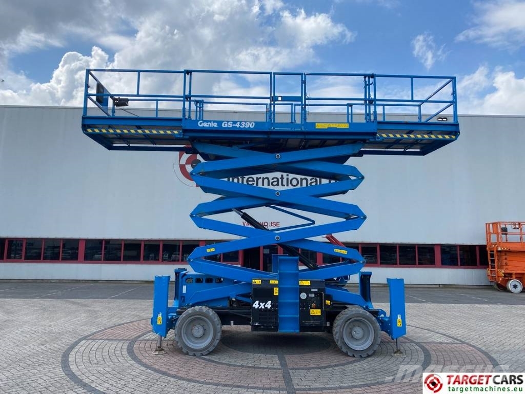 Genie GS-4390 RT LPG 4x4 Scissor Work Lift 1511cm Žirkliniai keltuvai